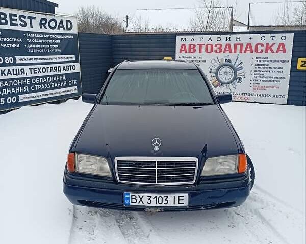 Синий Мерседес Ц-Класс, объемом двигателя 1.8 л и пробегом 470 тыс. км за 2250 $, фото 1 на Automoto.ua
