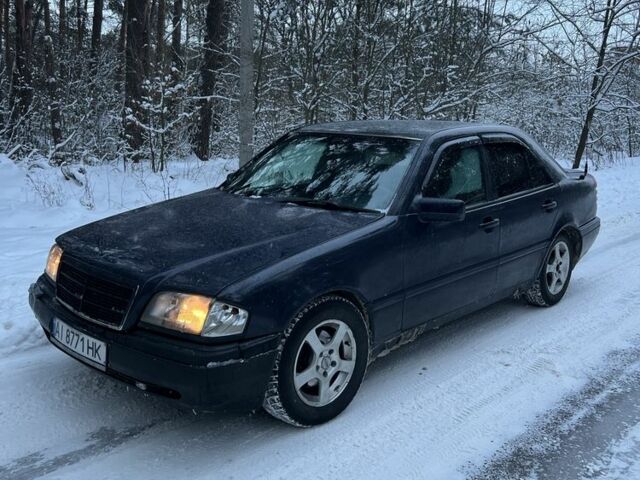 Синій Мерседес Ц-Клас, об'ємом двигуна 2.2 л та пробігом 308 тис. км за 1500 $, фото 1 на Automoto.ua