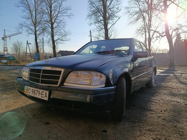 Синій Мерседес Ц-Клас, об'ємом двигуна 0 л та пробігом 300 тис. км за 1350 $, фото 1 на Automoto.ua