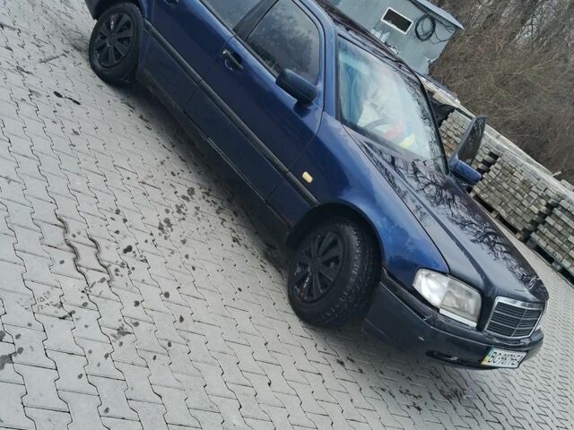 Синий Мерседес Ц-Класс, объемом двигателя 0 л и пробегом 380 тыс. км за 1350 $, фото 1 на Automoto.ua