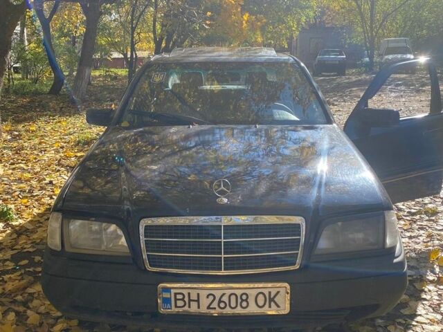 Синій Мерседес Ц-Клас, об'ємом двигуна 1.8 л та пробігом 408 тис. км за 2500 $, фото 1 на Automoto.ua