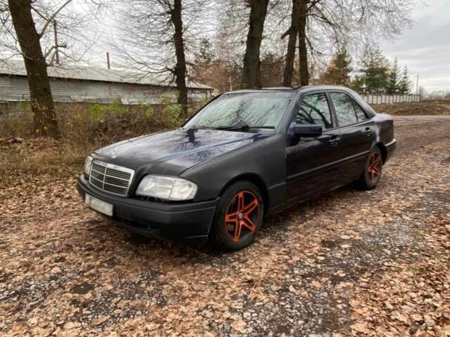 Синий Мерседес Ц-Класс, объемом двигателя 1.8 л и пробегом 200 тыс. км за 2000 $, фото 1 на Automoto.ua