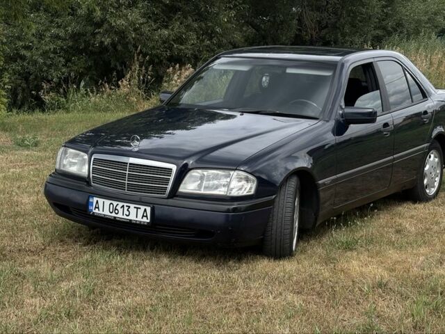 Синій Мерседес Ц-Клас, об'ємом двигуна 2.2 л та пробігом 439 тис. км за 3500 $, фото 1 на Automoto.ua