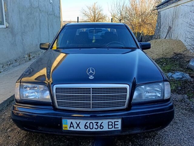 Синій Мерседес Ц-Клас, об'ємом двигуна 1.8 л та пробігом 0 тис. км за 1800 $, фото 1 на Automoto.ua