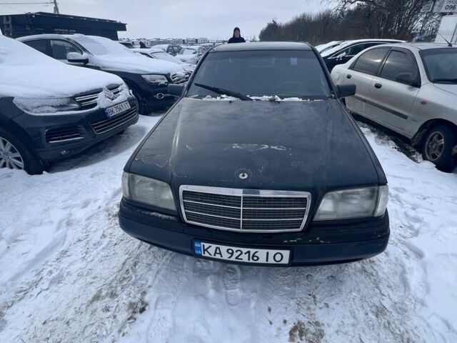 Синій Мерседес Ц-Клас, об'ємом двигуна 1.8 л та пробігом 100 тис. км за 2950 $, фото 1 на Automoto.ua
