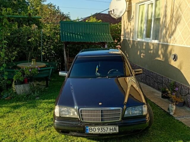 Синий Мерседес Ц-Класс, объемом двигателя 1.8 л и пробегом 267 тыс. км за 2100 $, фото 1 на Automoto.ua