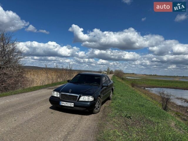 Синий Мерседес Ц-Класс, объемом двигателя 1.8 л и пробегом 247 тыс. км за 2450 $, фото 1 на Automoto.ua