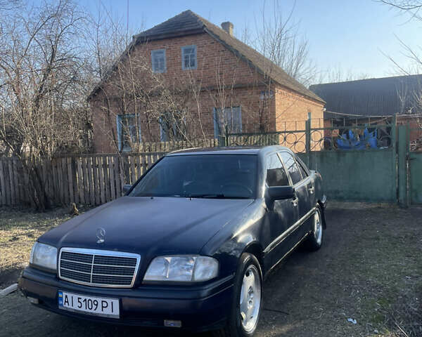 Синій Мерседес Ц-Клас, об'ємом двигуна 1.8 л та пробігом 293 тис. км за 2550 $, фото 1 на Automoto.ua