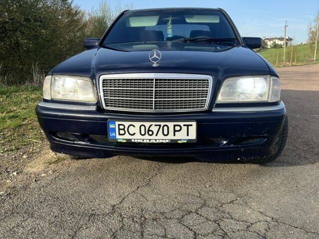 Синій Мерседес Ц-Клас, об'ємом двигуна 2.2 л та пробігом 636 тис. км за 2999 $, фото 1 на Automoto.ua