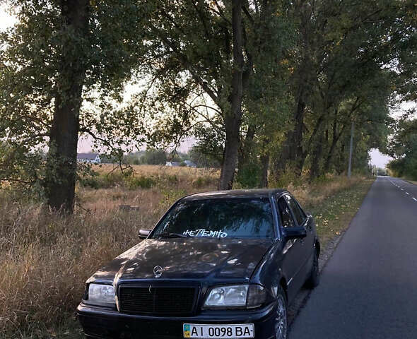 Мерседес Ц-Класс 1997 в Киеве на Automoto.ua Синий Мерседес Ц-Класс, объемом двигателя 1.8 л и пробегом 330 тыс. км за 1800 $, фото 1 на Automoto.ua