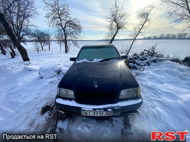 Синий Мерседес Ц-Класс, объемом двигателя 1.8 л и пробегом 400 тыс. км за 1150 $, фото 1 на Automoto.ua