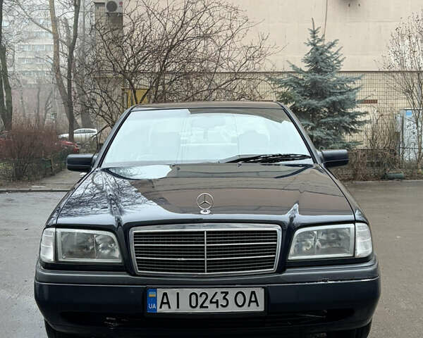 Синій Мерседес Ц-Клас, об'ємом двигуна 1.8 л та пробігом 333 тис. км за 3500 $, фото 1 на Automoto.ua