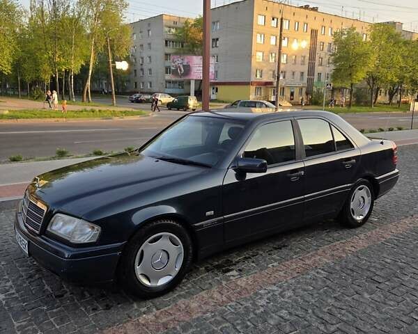 Синій Мерседес Ц-Клас, об'ємом двигуна 1.8 л та пробігом 195 тис. км за 4200 $, фото 1 на Automoto.ua