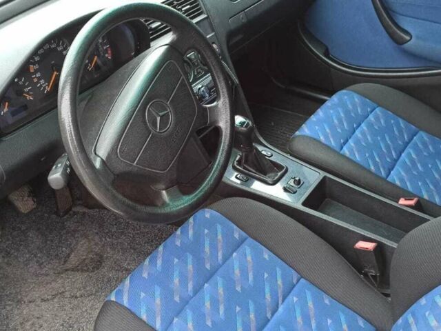 Синій Мерседес Ц-Клас, об'ємом двигуна 1.8 л та пробігом 176 тис. км за 4900 $, фото 1 на Automoto.ua