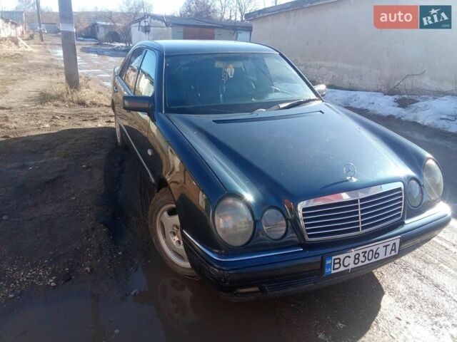 Синий Мерседес Ц-Класс, объемом двигателя 2 л и пробегом 220 тыс. км за 3000 $, фото 1 на Automoto.ua