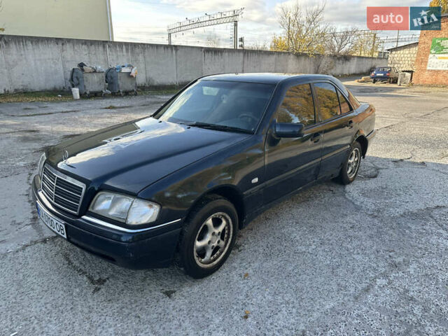 Синій Мерседес Ц-Клас, об'ємом двигуна 1.8 л та пробігом 411 тис. км за 2100 $, фото 1 на Automoto.ua