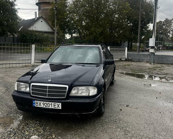 Синий Мерседес Ц-Класс, объемом двигателя 2.4 л и пробегом 450 тыс. км за 2700 $, фото 1 на Automoto.ua