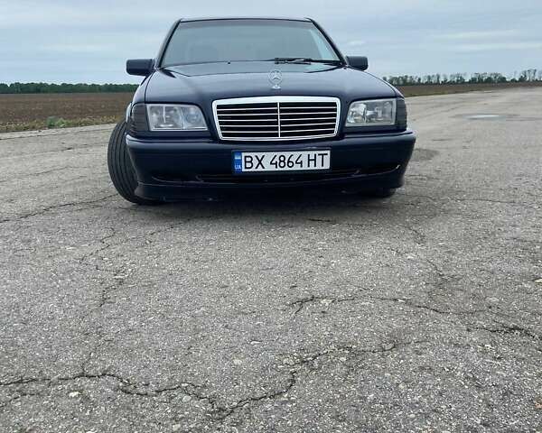 Синій Мерседес Ц-Клас, об'ємом двигуна 1.8 л та пробігом 200 тис. км за 5000 $, фото 1 на Automoto.ua