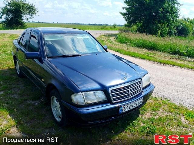 Синий Мерседес Ц-Класс, объемом двигателя 2 л и пробегом 165 тыс. км за 1499 $, фото 1 на Automoto.ua