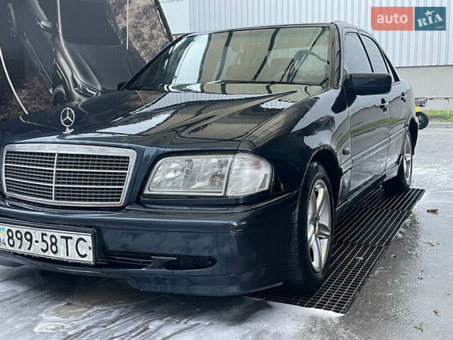 Синій Мерседес Ц-Клас, об'ємом двигуна 2.2 л та пробігом 488 тис. км за 2800 $, фото 1 на Automoto.ua