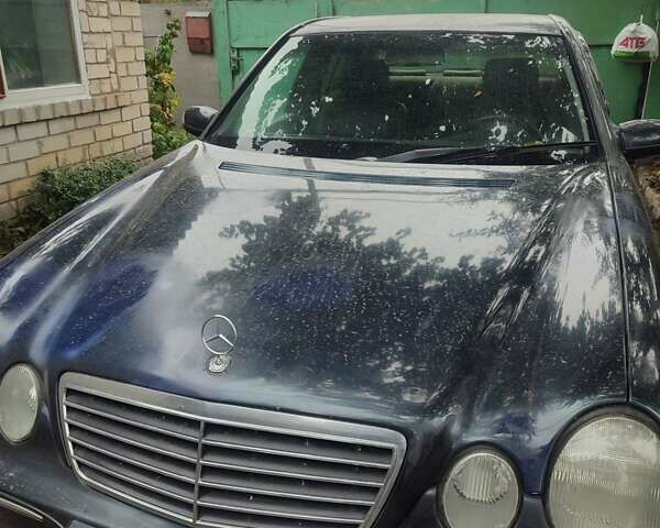 Синій Мерседес Ц-Клас, об'ємом двигуна 2 л та пробігом 360 тис. км за 3200 $, фото 1 на Automoto.ua