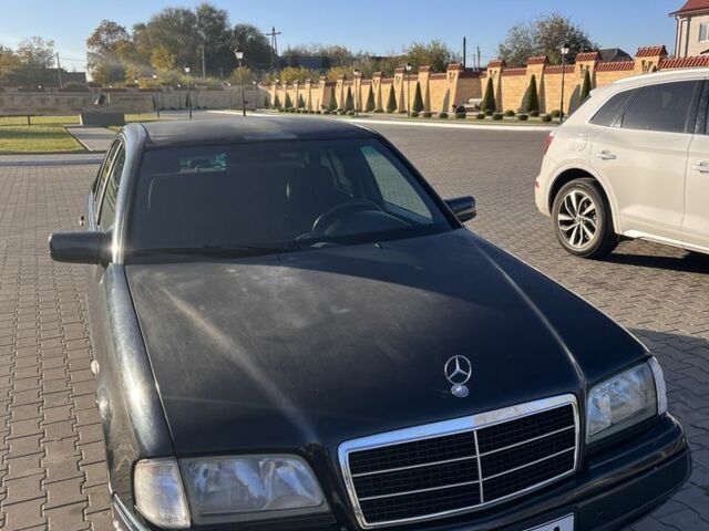 Синий Мерседес Ц-Класс, объемом двигателя 1.8 л и пробегом 298 тыс. км за 2000 $, фото 1 на Automoto.ua