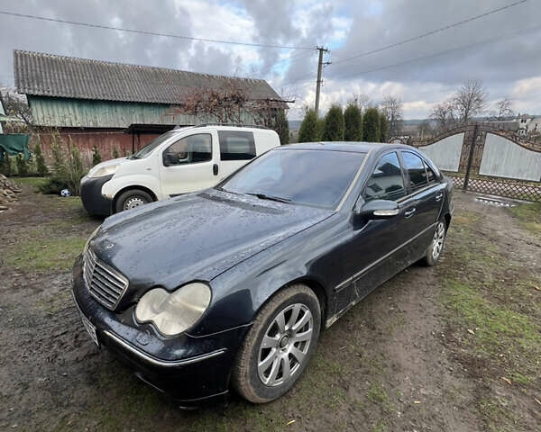 Синий Мерседес Ц-Класс, объемом двигателя 2.15 л и пробегом 394 тыс. км за 3500 $, фото 1 на Automoto.ua