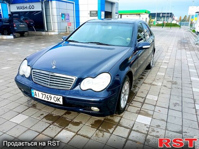 Синій Мерседес Ц-Клас, об'ємом двигуна 2 л та пробігом 430 тис. км за 3800 $, фото 1 на Automoto.ua