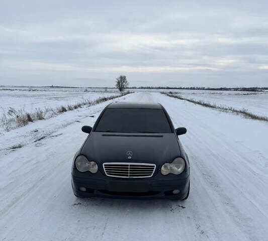 Синий Мерседес Ц-Класс, объемом двигателя 2.15 л и пробегом 568 тыс. км за 5000 $, фото 1 на Automoto.ua