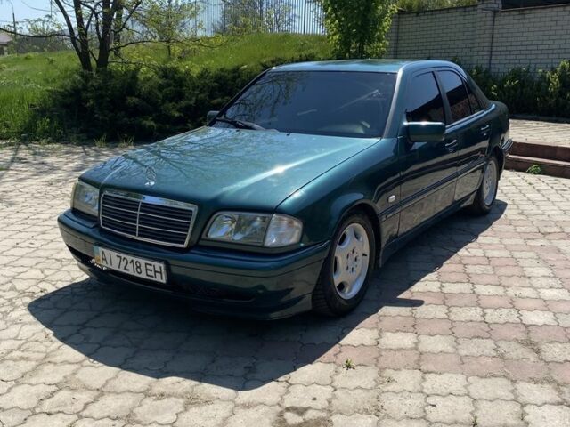Синий Мерседес Ц-Класс, объемом двигателя 1.8 л и пробегом 235 тыс. км за 1405 $, фото 1 на Automoto.ua