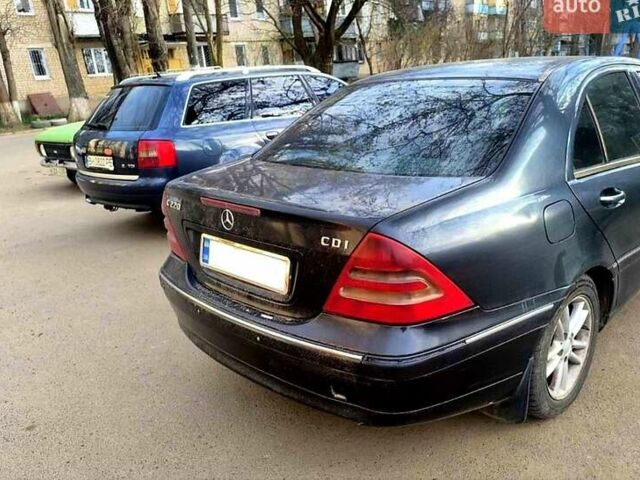 Синій Мерседес Ц-Клас, об'ємом двигуна 2.2 л та пробігом 410 тис. км за 3700 $, фото 1 на Automoto.ua