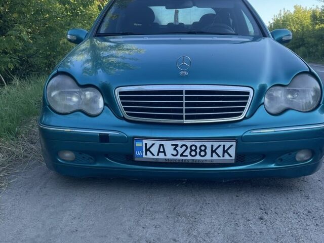 Синій Мерседес Ц-Клас, об'ємом двигуна 2.2 л та пробігом 450 тис. км за 3400 $, фото 1 на Automoto.ua