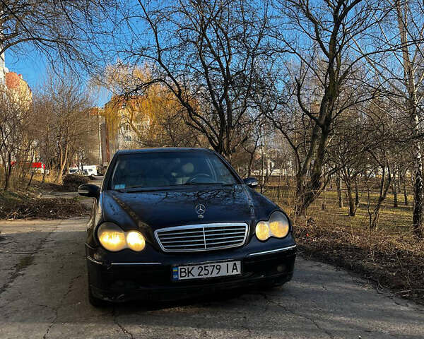 Синий Мерседес Ц-Класс, объемом двигателя 2.15 л и пробегом 300 тыс. км за 4300 $, фото 1 на Automoto.ua
