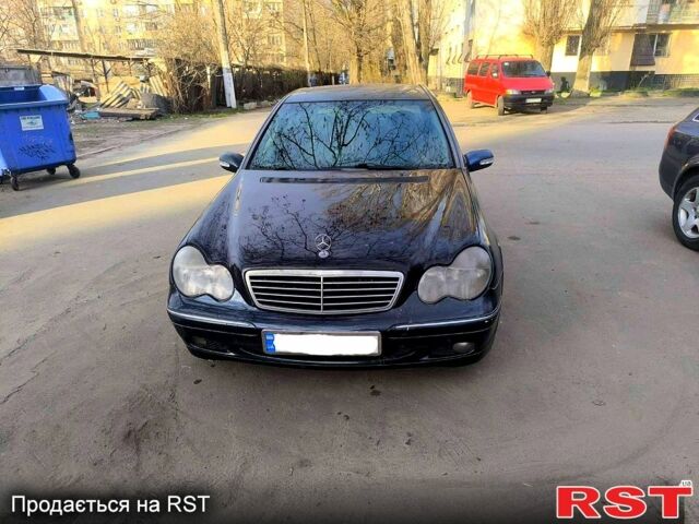 Синий Мерседес Ц-Класс, объемом двигателя 2.2 л и пробегом 410 тыс. км за 3700 $, фото 1 на Automoto.ua