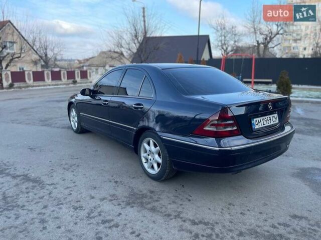Синий Мерседес Ц-Класс, объемом двигателя 2.69 л и пробегом 380 тыс. км за 5000 $, фото 1 на Automoto.ua