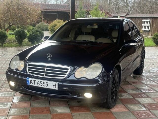 Синий Мерседес Ц-Класс, объемом двигателя 2 л и пробегом 250 тыс. км за 4250 $, фото 1 на Automoto.ua