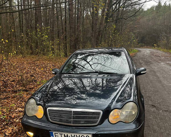 Синий Мерседес Ц-Класс, объемом двигателя 2.15 л и пробегом 370 тыс. км за 2400 $, фото 1 на Automoto.ua