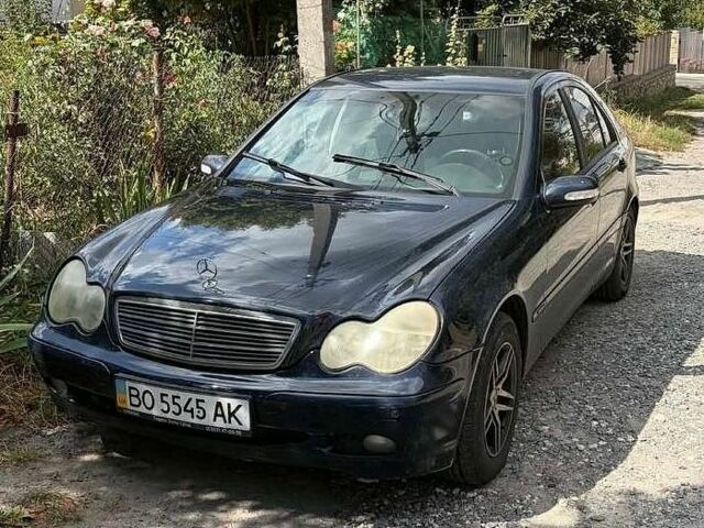 Синий Мерседес Ц-Класс, объемом двигателя 2 л и пробегом 290 тыс. км за 2800 $, фото 1 на Automoto.ua