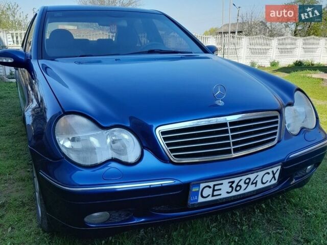 Синій Мерседес Ц-Клас, об'ємом двигуна 2 л та пробігом 339 тис. км за 4250 $, фото 1 на Automoto.ua