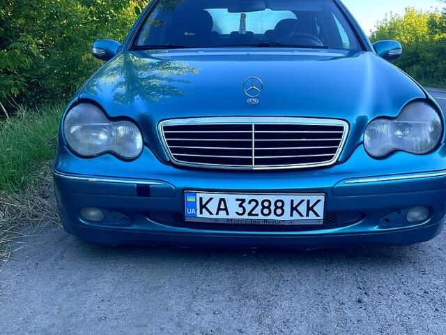 Синій Мерседес Ц-Клас, об'ємом двигуна 2.2 л та пробігом 450 тис. км за 3400 $, фото 1 на Automoto.ua