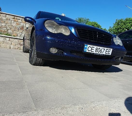 Синий Мерседес Ц-Класс, объемом двигателя 2.7 л и пробегом 430 тыс. км за 5000 $, фото 1 на Automoto.ua