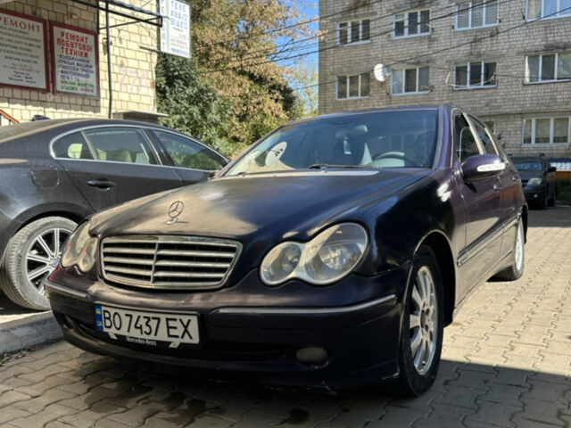 Синій Мерседес Ц-Клас, об'ємом двигуна 2 л та пробігом 450 тис. км за 3500 $, фото 1 на Automoto.ua