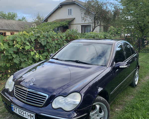 Синій Мерседес Ц-Клас, об'ємом двигуна 2 л та пробігом 280 тис. км за 3900 $, фото 1 на Automoto.ua