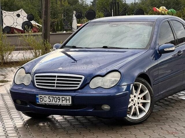 Синій Мерседес Ц-Клас, об'ємом двигуна 2 л та пробігом 311 тис. км за 3400 $, фото 1 на Automoto.ua