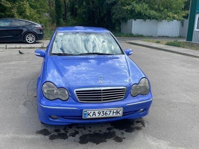 Синій Мерседес Ц-Клас, об'ємом двигуна 2.6 л та пробігом 300 тис. км за 4300 $, фото 1 на Automoto.ua