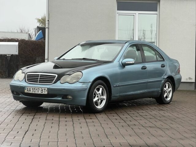 Синій Мерседес Ц-Клас, об'ємом двигуна 2 л та пробігом 537 тис. км за 2500 $, фото 1 на Automoto.ua