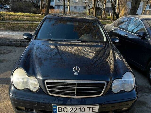 Синий Мерседес Ц-Класс, объемом двигателя 2 л и пробегом 171 тыс. км за 3800 $, фото 1 на Automoto.ua