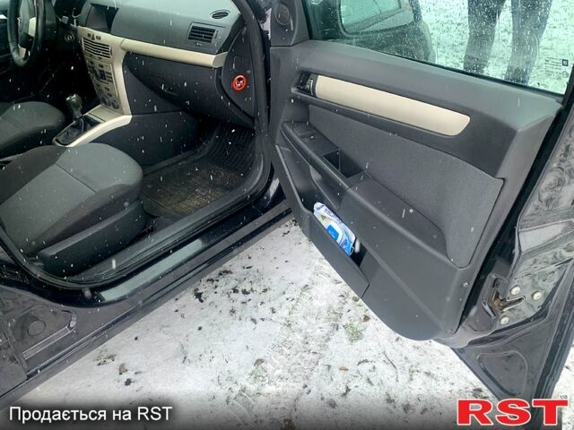 Синий Мерседес Ц-Класс, объемом двигателя 2.1 л и пробегом 300 тыс. км за 3700 $, фото 1 на Automoto.ua