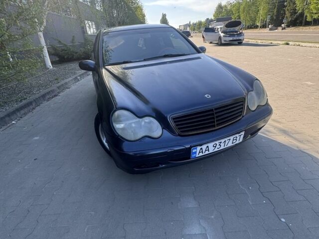 Синий Мерседес Ц-Класс, объемом двигателя 2 л и пробегом 3 тыс. км за 3000 $, фото 1 на Automoto.ua