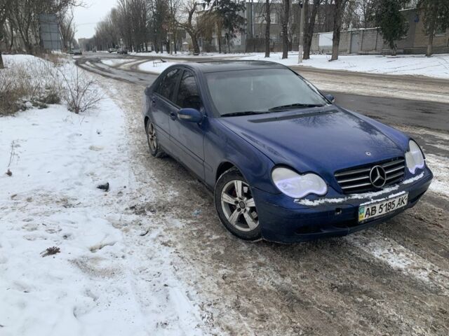 Синій Мерседес Ц-Клас, об'ємом двигуна 1.8 л та пробігом 450 тис. км за 2600 $, фото 1 на Automoto.ua